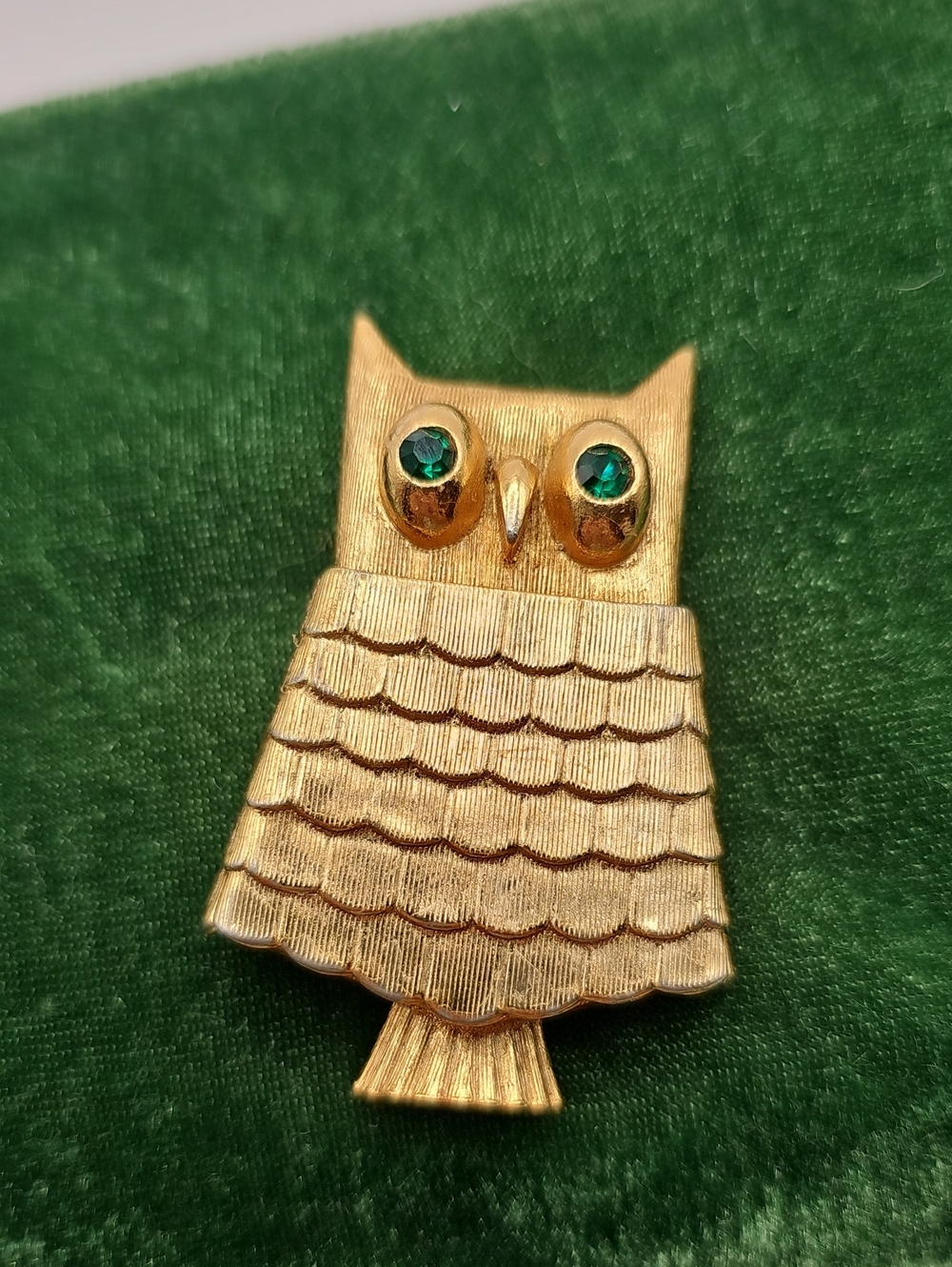 Avon Vintage Gold-Tone Owl Bird Perfume Brooch with Green Gem Eyes.